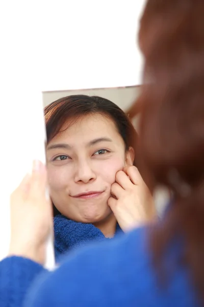 Aziatische vrouw met goede conditie huid — Stockfoto