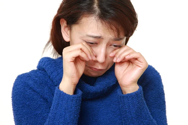 Mujer asiática con lágrimas de cocodrilo — Foto de Stock