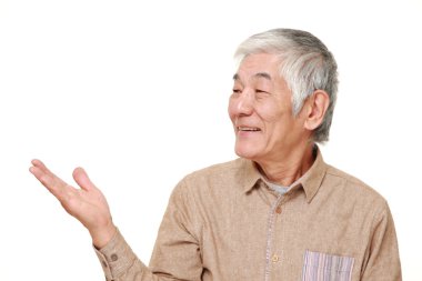 üst düzey Japon adam sunulması ve bir şeyler gösteriyor