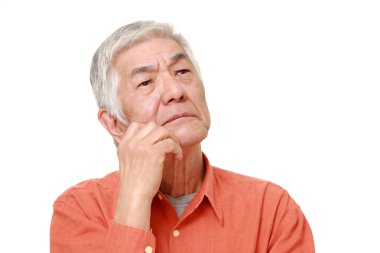 üst düzey Japon adam hakkında bir şey endişelendiriyor