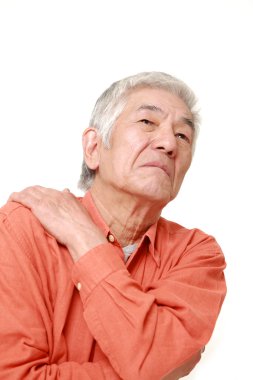 üst düzey Japon adam boyun ağrısı uğrar