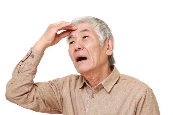年配の日本人男性は彼の記憶を失ってしまった — ストック写真