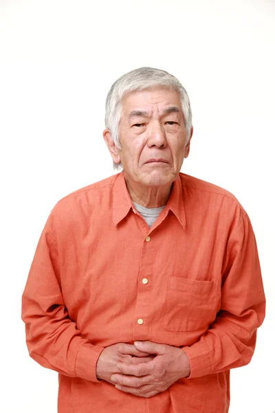 Homme japonais âgé souffre de maux d'estomac — Photo