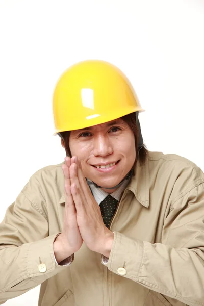 Obrero de la construcción doblando sus manos en oración —  Fotos de Stock