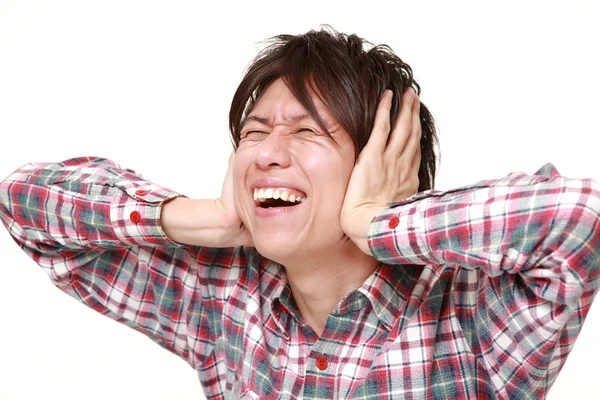 Jovem japonês sofre de barulho — Fotografia de Stock