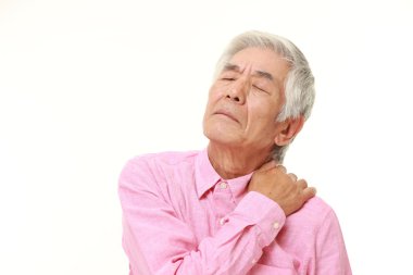 üst düzey Japon adam boyun ağrısı uğrar