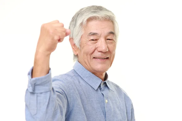 Homem japonês sênior em uma pose de vitória — Fotografia de Stock