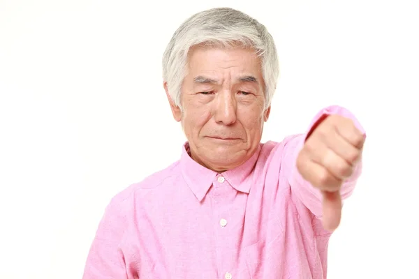 Senior japonés hombre con los pulgares hacia abajo gesto —  Fotos de Stock