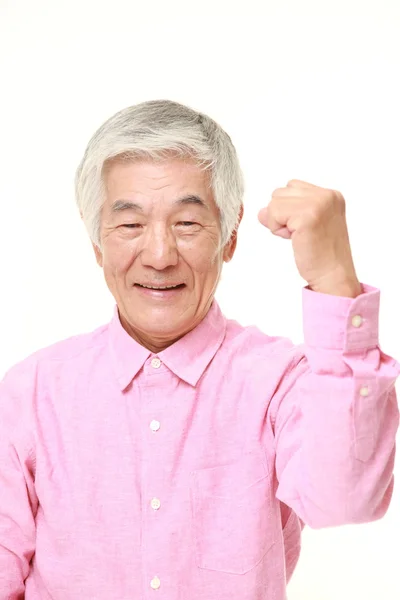 Senior japonais dans une pose de victoire — Photo