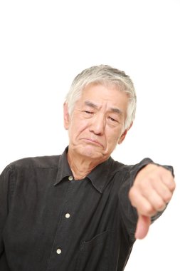 başparmak aşağı hareketi ile üst düzey Japon adam