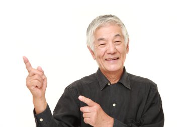 üst düzey Japon adam sunulması ve bir şeyler gösteriyor