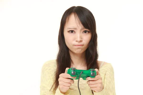 Młoda kobieta japoński utraty wideo gry — Zdjęcie stockowe