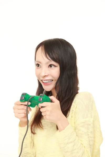 Молодих Японські жінки насолоджуючись відеоігри — стокове фото