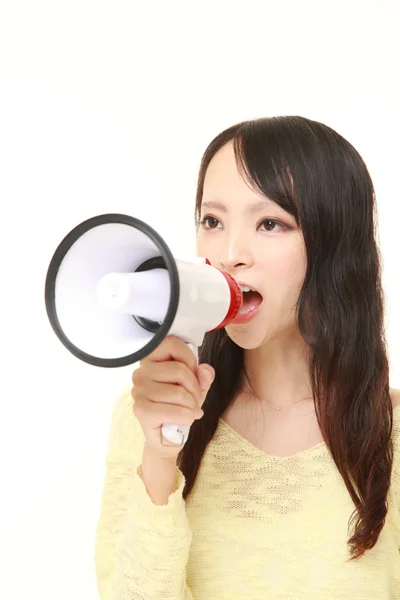 Joven japonesa mujer con megáfono — Foto de Stock