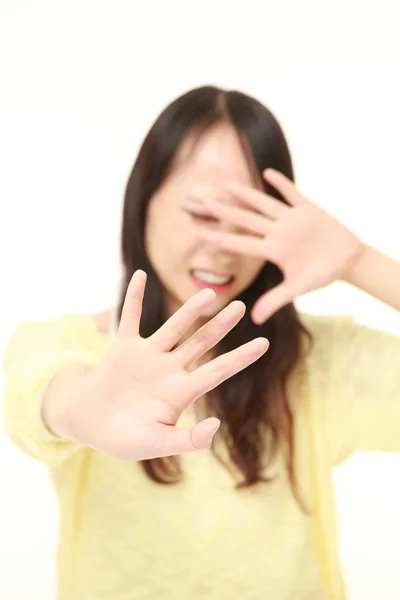 Joven japonesa mujer haciendo stop gesto — Foto de Stock