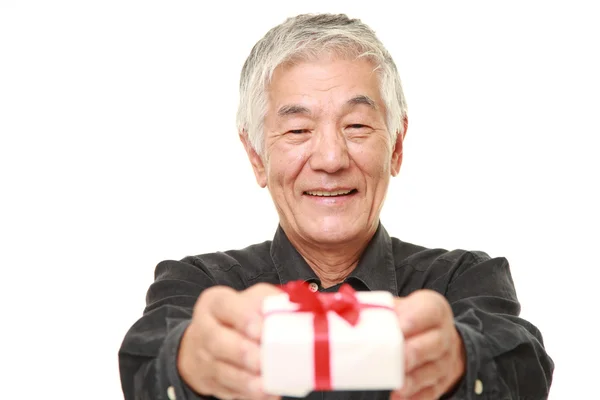 Starszy człowiek japoński podarunku — Zdjęcie stockowe