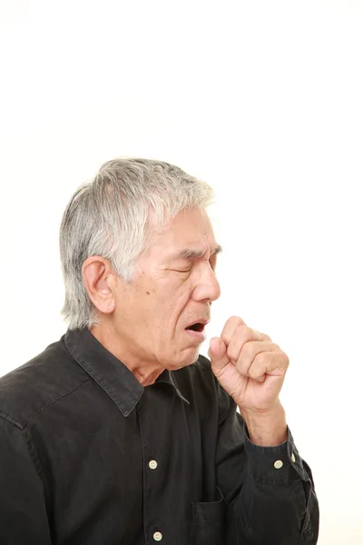 Senior Japaner hustet — Stockfoto