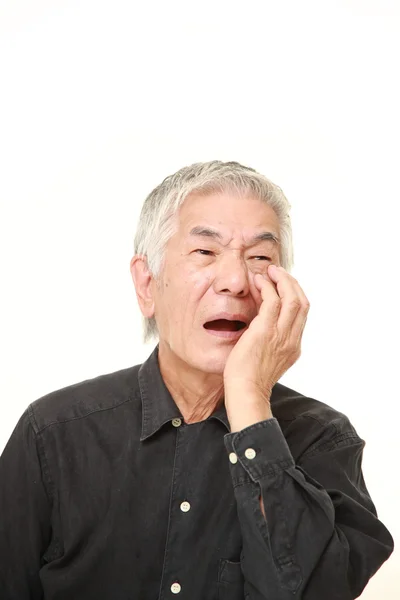 Sênior japonês homem sofre de dor de dente — Fotografia de Stock