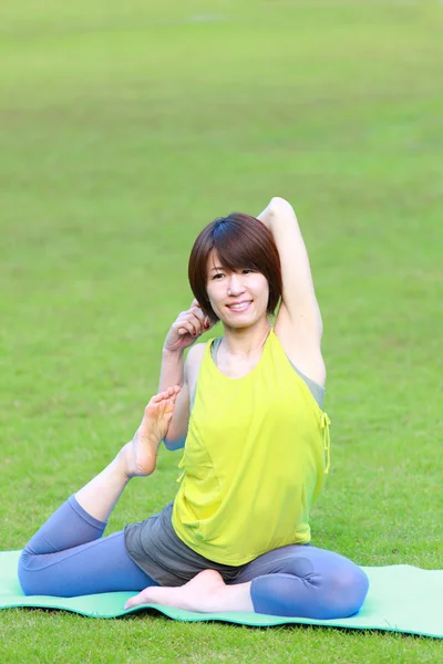 One-Legged King Pigeon Pose — Stock Photo, Image