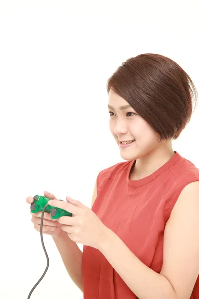日本年轻女性享受视频游戏 — 图库照片