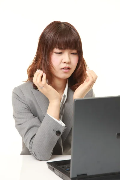 Unga japanska affärskvinna chockad — Stockfoto