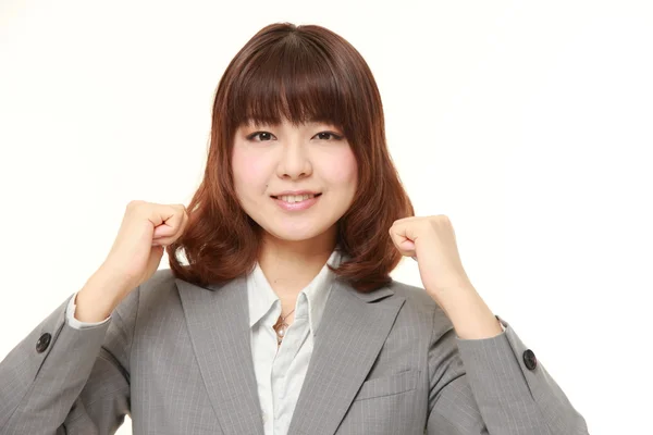 Mladí japonští podnikatelka v póze vítězství — Stock fotografie