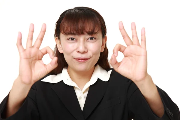 Asiatico businesswoman mostrando perfetto segno — Foto Stock
