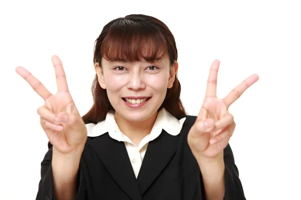 Asiatico businesswoman mostrando un vittoria segno — Foto Stock