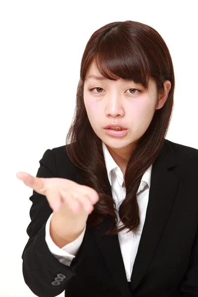 Mujer de negocios enojada pide algo — Foto de Stock