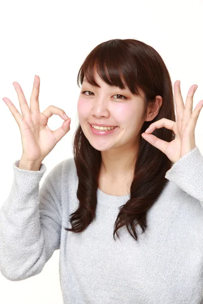 Japanese woman showing perfect sign — Stock Photo, Image