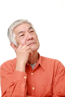 üst düzey Japon adam hakkında bir şey endişelendiriyor