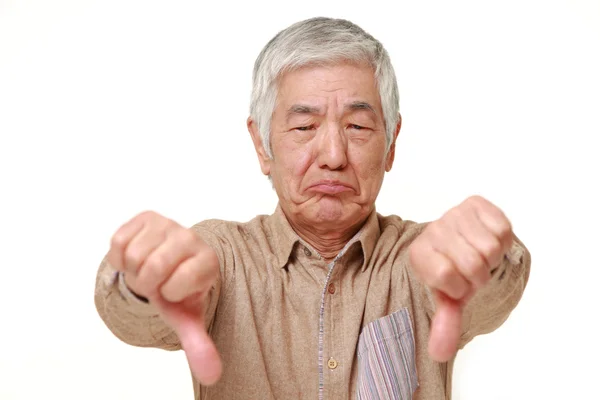 Starší japonský muž s palec dolů gesto — Stock fotografie