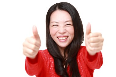 Başparmak yukarıya jest ile Japon kadın