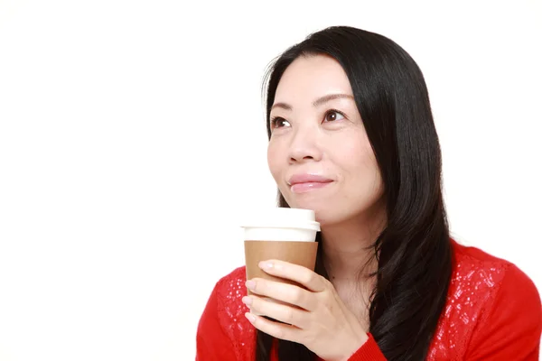 Giapponese donna prende un caffè pausa — Foto Stock