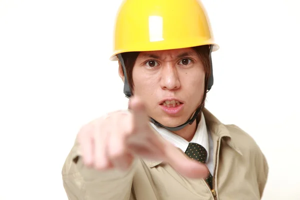 Joven trabajador de la construcción japonés regañando — Foto de Stock