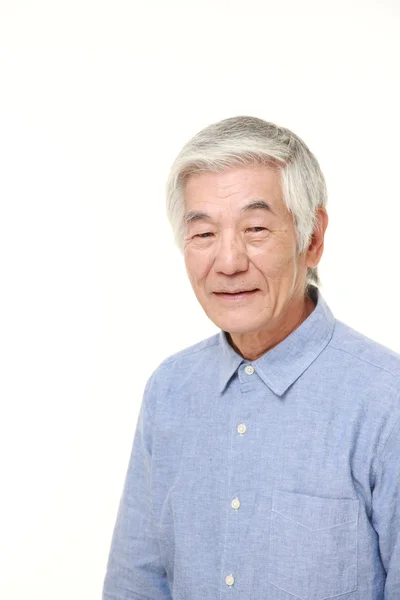 Старший японский мужчина в хорошем настроении — стоковое фото