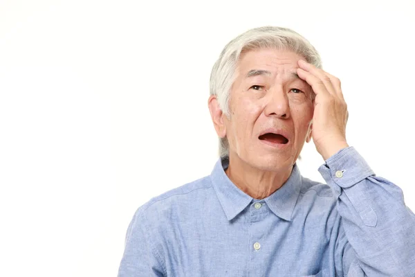 Mayor japonés hombre ha perdido la memoria —  Fotos de Stock