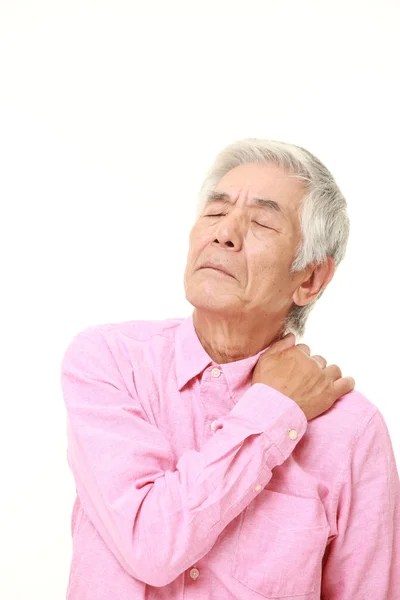 Homme japonais âgé souffre de maux de cou — Photo