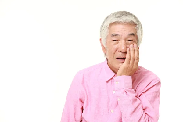 Senior Japanese man suffers from toothache — Stock Photo, Image