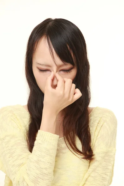 Fiatal japán nő szenved Asthenopia — Stock Fotó