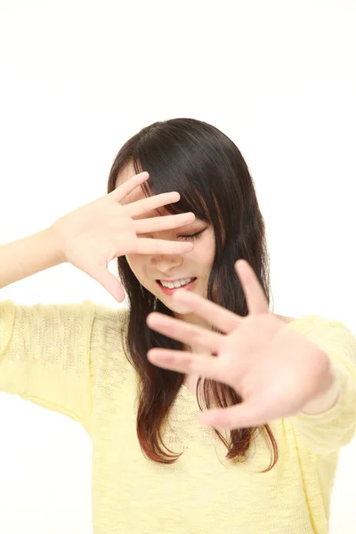 Jovem japonês mulher fazendo parar gesto — Fotografia de Stock