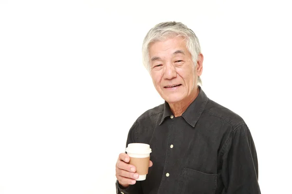 Starší japonský muž bere přestávka na kávu — Stock fotografie