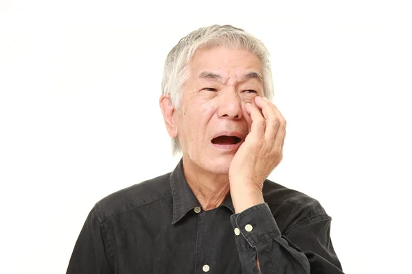 Sênior japonês homem sofre de dor de dente — Fotografia de Stock