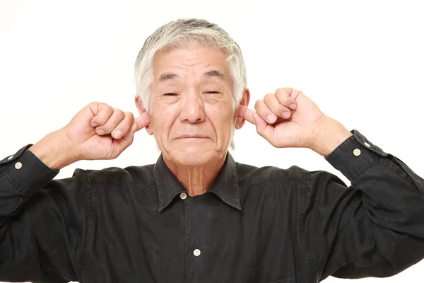 Senior japansk man lider av buller — Stockfoto