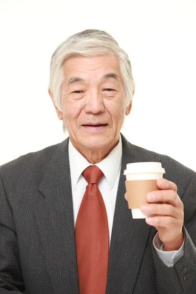 Senior Japanese businessman takes a coffee break — Stock Photo, Image