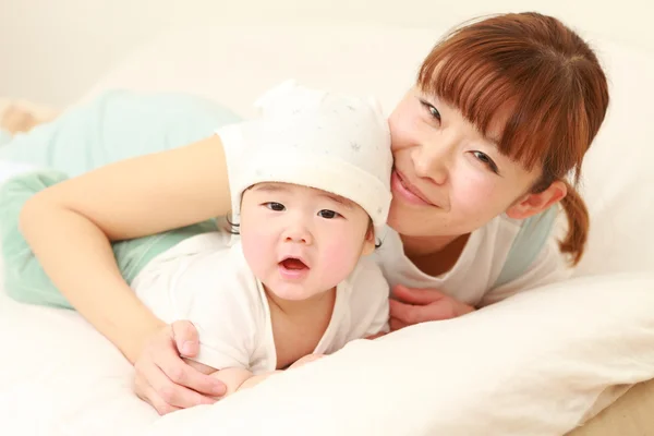 Mamá y bebé — Foto de Stock