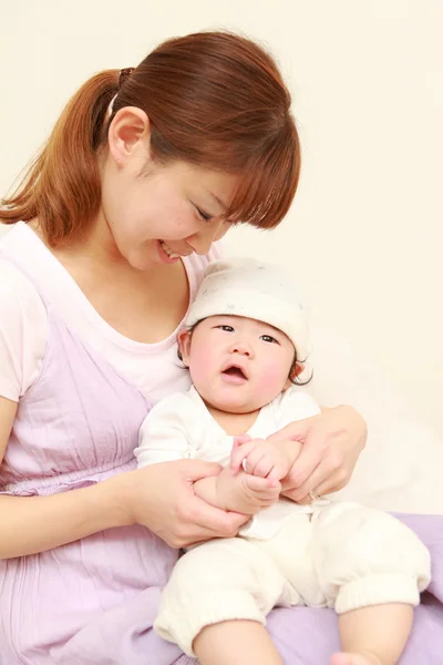 Mamá y bebé — Foto de Stock