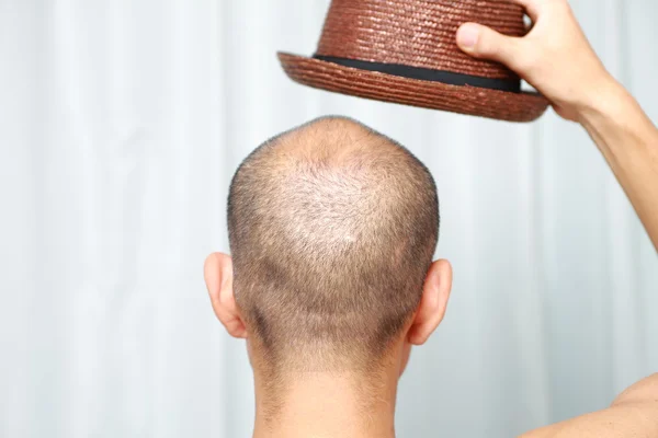 Homem careca com um chapéu — Fotografia de Stock