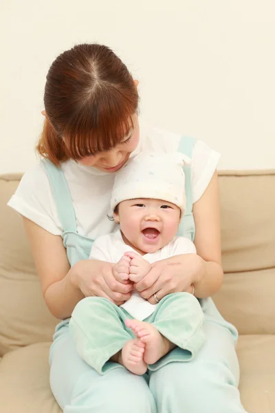 Mamá y bebé — Foto de Stock