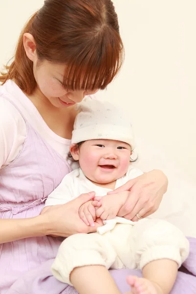 Mamá y bebé — Foto de Stock